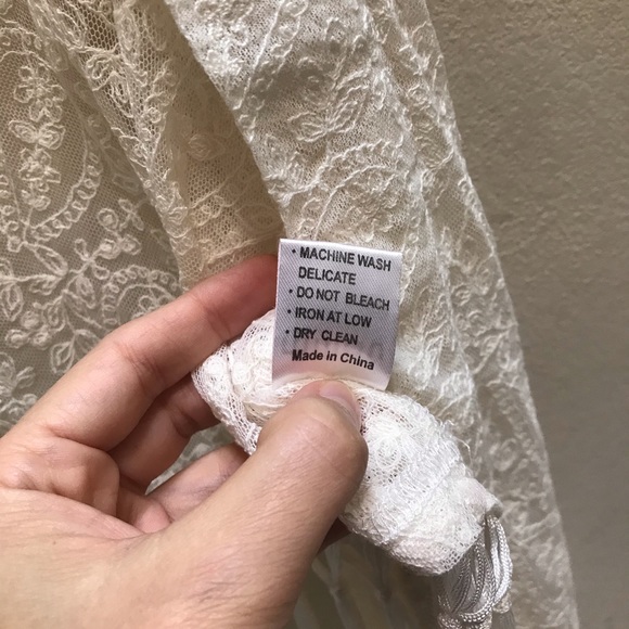 Millau Waterfall Vest Embroidered Cream Size M - Picture 9 of 9